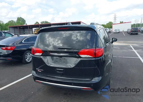 2017 Chrysler Pacifica Touring-L z USA, uszkodzony, nr VIN 2C4RC1BG0HR762552